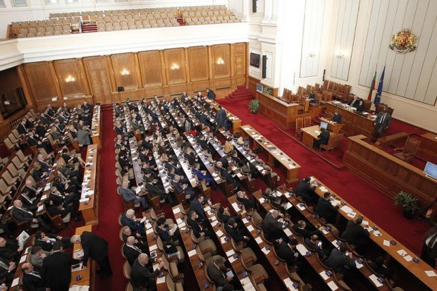 Народното събрание ще заседава извънредно от 11 00 часа днес съобщиха