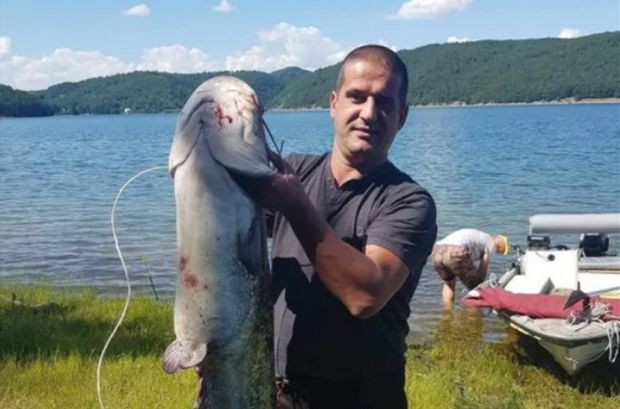 Истинско чудовище уловиха рибари в язовир Искър Един от местните