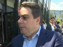 Асен Василев с първи коментар за консултациите при Румен Радев
