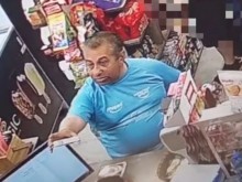 Млада жена видя какво направи клиент на магазин и си тръгна от неудобство