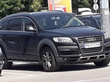 Забързана за шопинг мома изгони шофьор от най-лява лента
