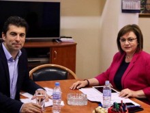 Кирил Петков и Корнелия Нинова на среща в парламента