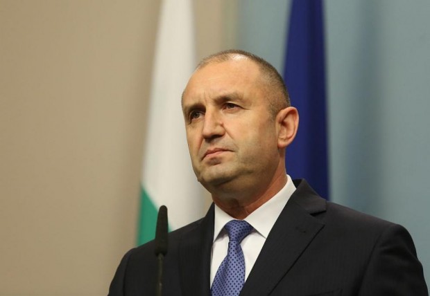 Президентът Румен Радев призова премиера в оставка Кирил Петков да