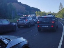 Километричната опашка на ГКПП "Маказа" не отказва почиващите в Гърция