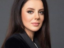 Най-голямата красавица в БСП отвя Лена Бориславова