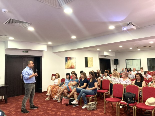 Община Пловдив представи  разработения Наръчник за подбор на финишни цветове