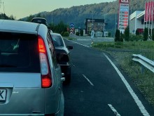 Огромни тапи към Гърция