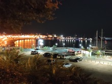 На плажа напомпани барманчета сюрпризират с 12 лева за минерална вода