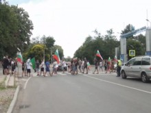 Блокираха движението по подбалканския път София-Бургас заради високата цена на горивата