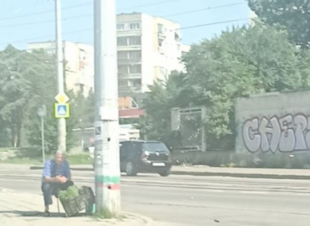Докъде ни докараха - да получиш слънчев удар за единия хляб
