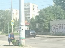 Докъде ни докараха - да получиш слънчев удар за единия хляб