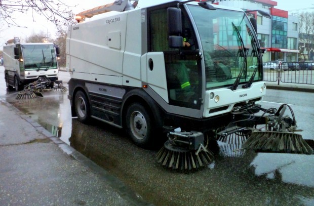И тази седмица машинното метене и миене на пловдивските улици
