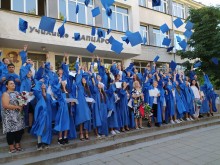 Сълзи и усмивки в пловдивското СУ "Никола Вапцаров"