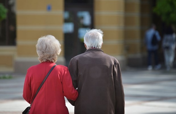 Около 17 300 пенсионери ще получат по-малък доход от държавното