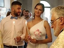 Честито! Волейболът в Марица ги запозна преди години, а сега вече са семейство