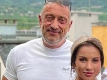 Уникален шпагат на Симона Пейчева върху рамото на мъжа й взриви мрежата