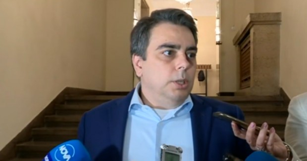Асен Василев за спрените пари на руското посолство: Няма запорирани сметки от българската държава