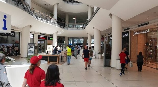 Посетителите на столичния Bulgaria Mall бяха евакуирани Включени са и
