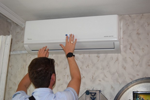 Започва монтирането на нови климатици в 272 домакинства които кандидатстваха