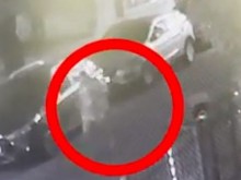 Вижте как бяга към дома си секунди след катастрофата шофьорът, убил 2 момичета
