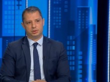 Делян Добрев: Семейството на Лорер може да живее добре, но българите не живеят добре