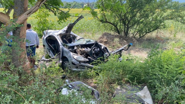 Двама мъже загинаха при катастрофа на Подбалканския път в района