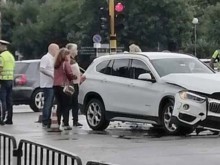 Полицай от Родопите минал на червено и блъснал джипа на жената на министър Рашков