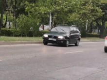 Шофьор изуми останалите участници в движението, обърка платната