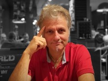 Къци Вапцаров с ексцентрична рецепта за пиене на кафе