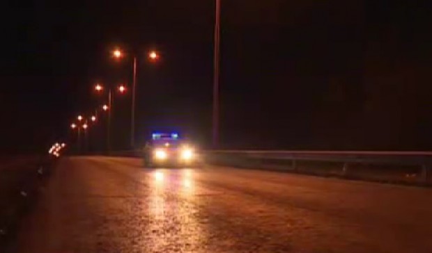 Среднощна гонка в Русе Полицейски автомобил преследва лека кола която