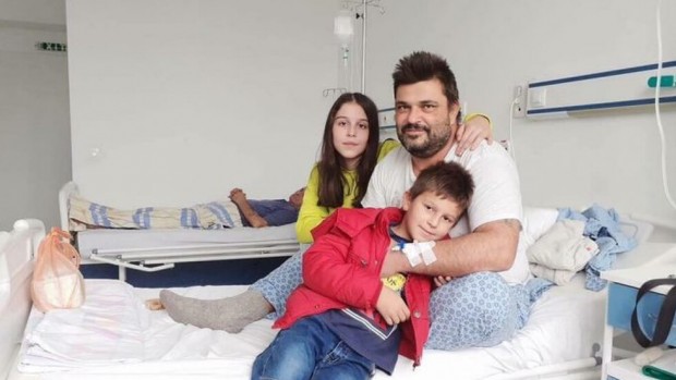 48 годишния Светлозар Дончев който е самотен баща на две
