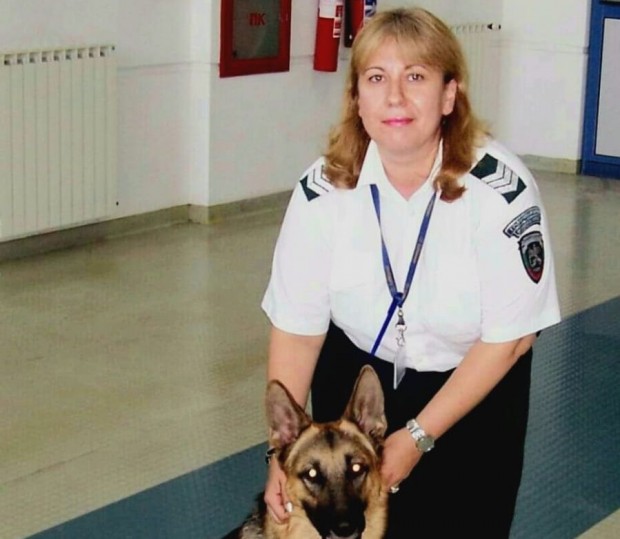 Българска полицайка се ядоса истински на колежката си Симона Радева,