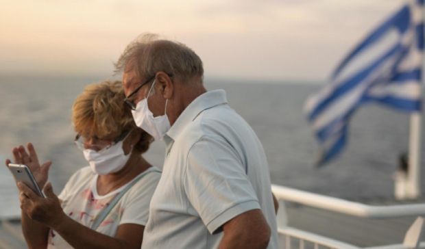 Гърция се движи към пик на заразната вълна с вариантите