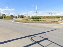 Жена показа среден пръст на полицаи заради ситуация с патрулка в кръгово