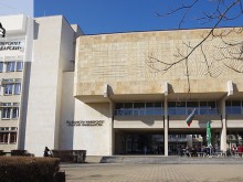 Засилен интерес към две специалности в ПУ, отпускат допълнително бройки