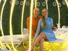 Вместо почивка на Малдивите любимци от "Един за друг" са хванали бормашините