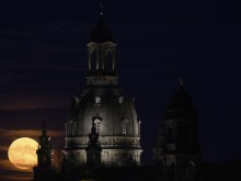 Милиони хора се любуваха на Суперлуната