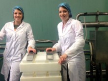 Близначки със собствена марка млечни продукти след дипломирането си в Пловдив