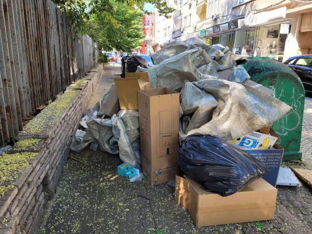 Гневен пловдичанин изпрати сигнал до Plovdiv24 bg за камара боклуци до