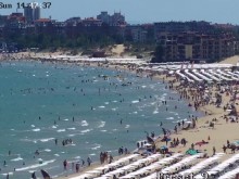 Морето ври от хора