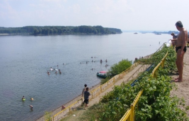 Забраниха къпането в река Дунав в началото на българския участък