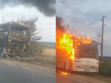 Два автобуса изгоряха край Варна