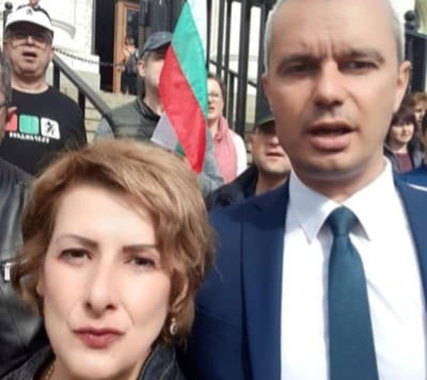Депутатът Елена Гунчева отново обвини лидера на Възраждане Костадин Костадинов,