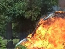 Истински ад: Микробус с пътници се запали в движение