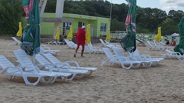 Опасна практика на плажа след 18.00 часа, когато спасителите си тръгнат