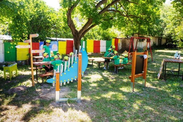 Детска градина Слънце“, разположена в подножието на природен парк Шуменско