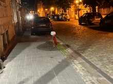 Читател: Усещането за уют и красота, докато се разхождаш между колите и локвите, е уникално!