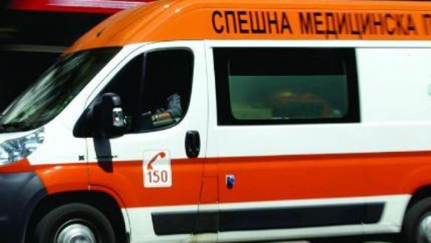 Катастрофа между лек автомобил и микробус с румънска регистрация на 93
