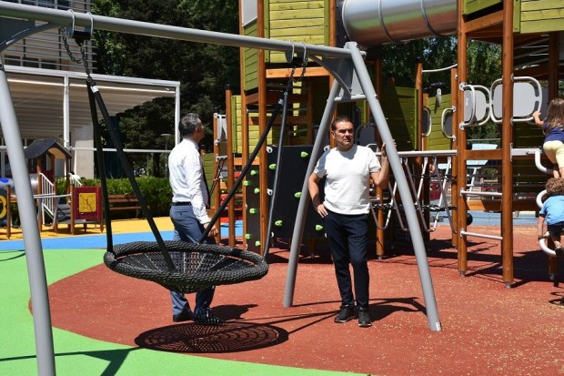 Днес от община Пловдив и са разгледали новата детска площадка