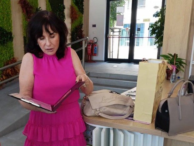 Кичка Бодурова е посетила новата Библиотека  на Бургас Талантливата бургазлийка